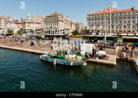 Blick auf den alten Hafen, Vieux Port, Marseille, Provence-Alpes-Côte d ' Azur, Frankreich, Europa Stockfoto