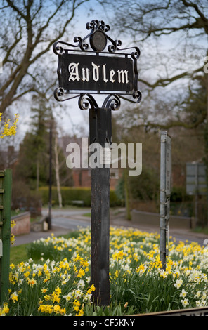 Traditionelle Audlem Ortsschild. Audlem wurde eindeutig eine Kanal-Stadt seit dem späten 18. Jahrhundert wenn die Shropshire Unio Stockfoto