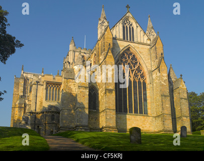 Ostfassade Fassade der Kathedrale von Ripon, einer der ältesten Plätze der kontinuierlichen christlichen Gottesdienstes in Großbritannien. Stockfoto