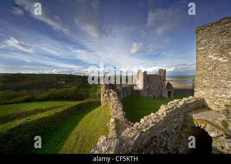 Die Wände des Llansteffan Schlosses. Llansteffan gehörte zu einer Kette von Burgen der Normannen bauten um den Flussmündungen in der Ea zu schützen Stockfoto