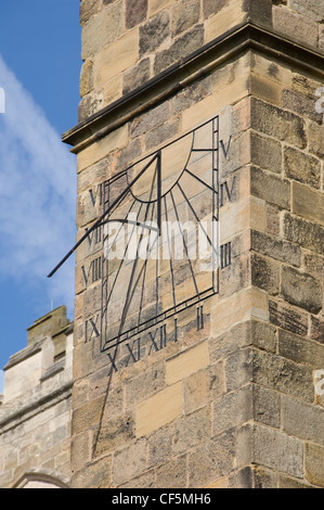 Eine Sonnenuhr auf der South Querschiff der Kathedrale von Ripon. Stockfoto