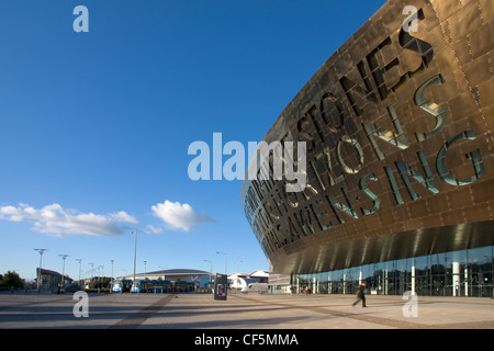 Das Wales Millennium Centre in Cardiff Bay. Nach Hause von der Welsh National Opera, das Gebiet war früher bekannt als Tiger Bay. Stockfoto