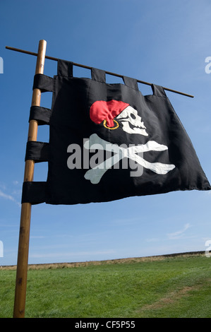 Schädel und gekreuzten Knochen Piratenflagge. Stockfoto