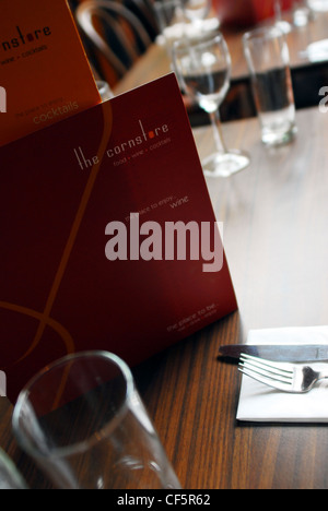 Ein gedeckter Tisch im Restaurant Cornstore in County Cork. Stockfoto