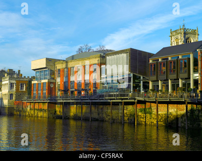 York Guildhall und am Flussufer Bars entlang dem Fluss Ouse in York. Stockfoto