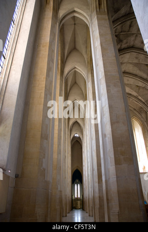 Das südliche Seitenschiff in Guildford Kathedrale. Stockfoto