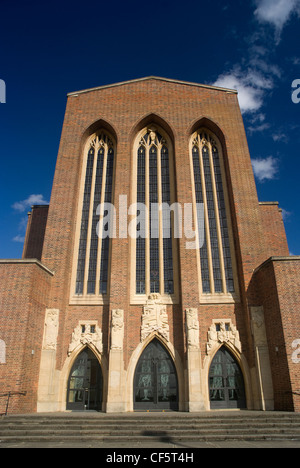 Die West Front von Guildford Kathedrale, gebaut im Jahre 1928 als Folge der Diözese von Winchester wird in drei Abschnitte unterteilt Stockfoto