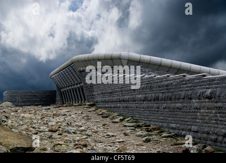 Das neue Café und die Besucher Zentrum auf dem Gipfel des Mount Snowdon, der höchste Berg in England und Wales. Stockfoto