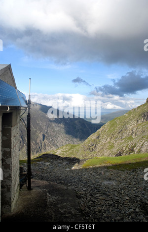 Blick von einem Zug zum Hebron Halt auf der Snowdon Mountain Railway nähert sich den Gipfel des Mount Snowdon. Stockfoto