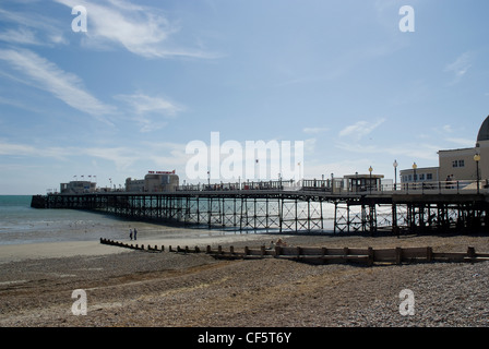 Worthing Pier ist ein Grad II Gebäude unter Denkmalschutz. Es war ursprünglich entworfen durch Sir Robert Rawlinson und eröffnet als 960ft einfach Pro Stockfoto