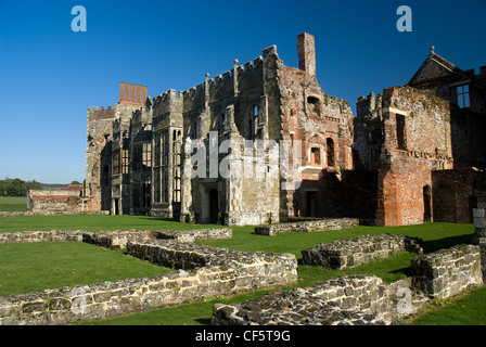 Die Ruinen von Cowdray Ruinen, eines Süd-England wichtigsten frühen Tudor Höfling Schlösser auf dem Gelände des Cowdra festgelegt Stockfoto