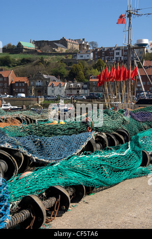 Schleppnetzfischerei Netze auf Whitby Kai angelegt. Stockfoto