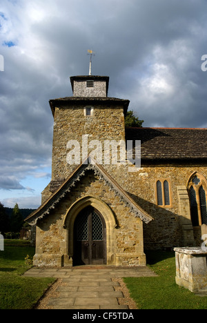 St. Johannes der Evangelist auf den North Downs in Wotton. Stockfoto