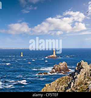 Pointe du Raz, mit La Vieille und Tourelle De La Plate Leuchttürme Stockfoto