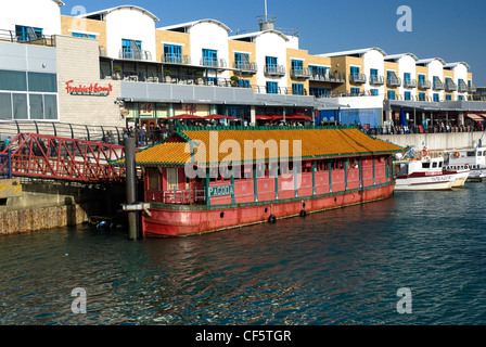 Brighton-Pagode, eine schwimmende orientalisches Restaurant und Fine Art Galerie in Brighton Marina. Stockfoto