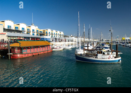 Brighton-Pagode, eine schwimmende orientalisches Restaurant und Fine Art Galerie in Brighton Marina. Stockfoto