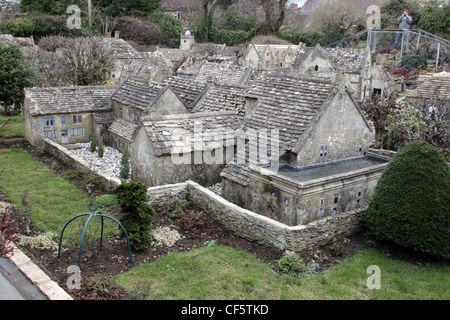 Das Modelldorf Bourton-on-the-Water in den Cotswolds England UK Stockfoto