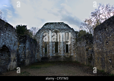 Die Ruinen der Abtei von Waverley, der ersten Zisterzienser-Abtei in England von William Giffard, Bischof von Winchester im Jahre 1128 gegründet. Stockfoto