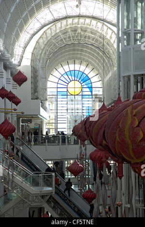 Das Atrium des Bentall Zentrums in Kingston upon Thames. Stockfoto