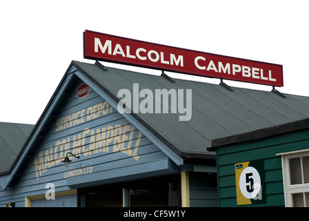 Der Malcolm Campbell-Schuppen im Brooklands Museum, bis um 1935 von ihm als Büro, Werkstatt und Ausstellungsraum genutzt. Stockfoto