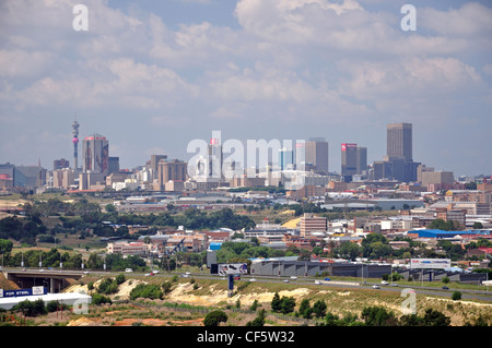 Ansicht der Stadt vom Riesenrad im Gold Reef City Theme Park, Johannesburg, Provinz Gauteng, Südafrika Stockfoto