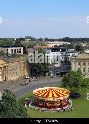 Karussell außerhalb York Castle Museum, einem Großbritanniens führenden Museen des täglichen Lebens. Stockfoto