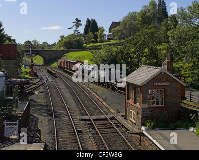 Güterwagen in Abstellgleise am Bahnhof Goathland, eine erhaltene Dampfeisenbahn auf der North Yorkshire Moors Railway. Stockfoto