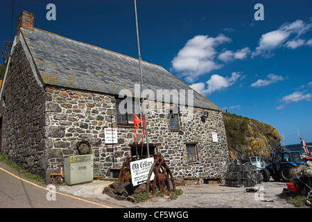 Der alte Keller-Restaurant. Cadgwith ist ein kleines Fischerdorf an der Ostküste der Halbinsel Lizard nur nördlich von der Stockfoto