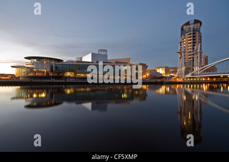 Ein Blick in Richtung der Lowry Theatre bei Sonnenuntergang. Stockfoto