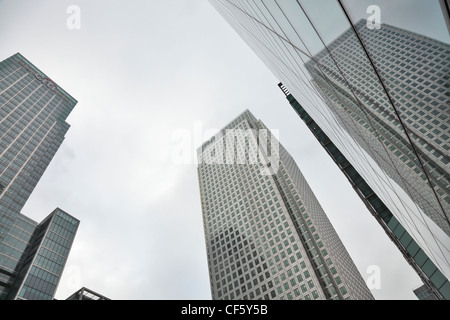 Blick auf die Wolkenkratzer in Canary Wharf, Heimat der drei höchsten Gebäude im Vereinigten Königreich, One Canada Square (Canary Wharf Stockfoto