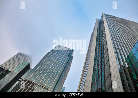 Blick auf die Wolkenkratzer in Canary Wharf, Heimat der drei höchsten Gebäude im Vereinigten Königreich, One Canada Square (Canary Wharf Stockfoto