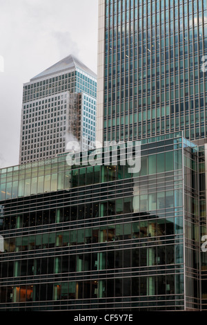 Glas verkleidet Wolkenkratzer in Canary Wharf Büro und shopping Entwicklung in den Docklands. Das Gebiet ist Heimat der die drei höchsten Stockfoto
