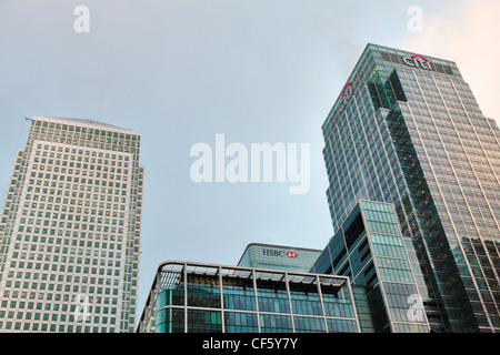 Blick auf die Wolkenkratzer in Canary Wharf, Heimat der drei höchsten Gebäude im Vereinigten Königreich, One Canada Square (Canary Wharf Stockfoto