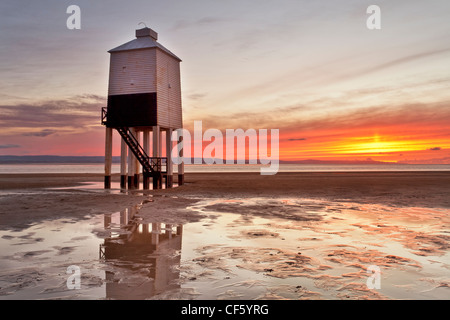 Burnham-on-Sea niedrigen Leuchtturm, erbaut von Joseph Nelson im Jahr 1832. Stockfoto