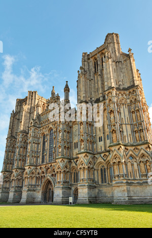 Der Westen Front der Wells Cathedral, begonnen im Jahre 1220, hat die größte Sammlung von mittelalterlichen Statuen in Europa. Stockfoto