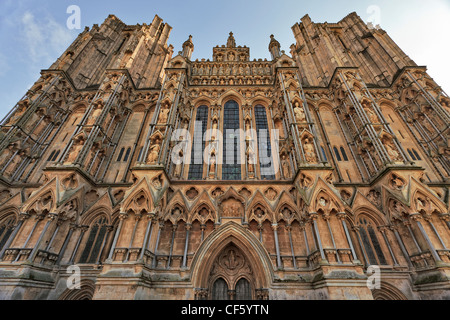 Der Westen Front der Wells Cathedral, begonnen im Jahre 1220, hat die größte Sammlung von mittelalterlichen Statuen in Europa. Stockfoto