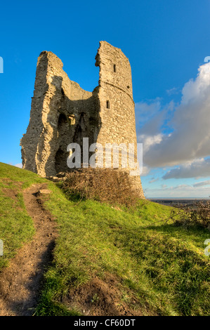 Die Überreste von einem runden Turm, ein Teil der Ruinen des Hadleigh Castle in Hadleigh Castle Country Park. Hadleigh Farm innerhalb der Stockfoto