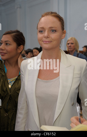 Stella McCartney Adidas London bereit zu tragen Frühling Sommer Modedesignerin Stella McCartney nach ihrer show Stockfoto