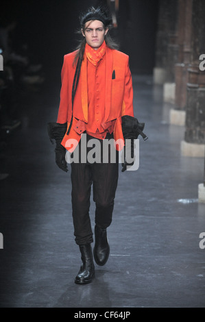 Ann Demeulemeester Paris bereit zu tragen Menswear Herbst Winter 2011 2012 Stockfoto