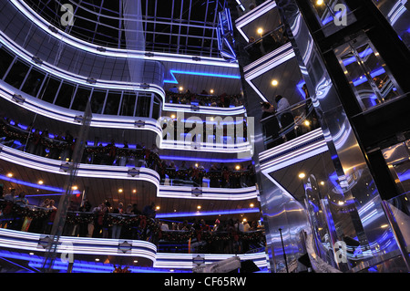 Silvester in oslo – meine zeit in oslo Kreuzfahrtschiff Silvester Feier Party in der Haupt-Lobby-Halle