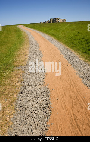 Pfad führt zu den Überresten des Downhill Haus. Stockfoto