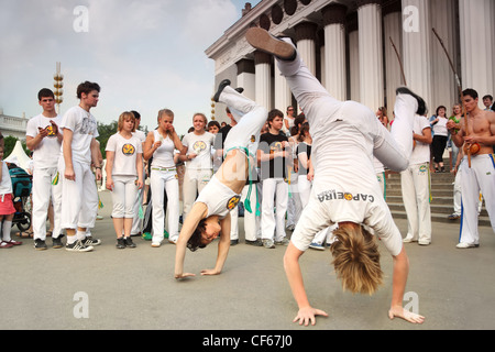 Moskau Mai 15 echte Capoeira Auftritt im Allrussischen Ausstellungszentrum 15. Mai 2010 Moskau Russland Capoeira Afro-brasilianische Kunst Stockfoto