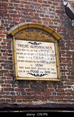 Tablet auf Armenhäuser in Poole Stockfoto