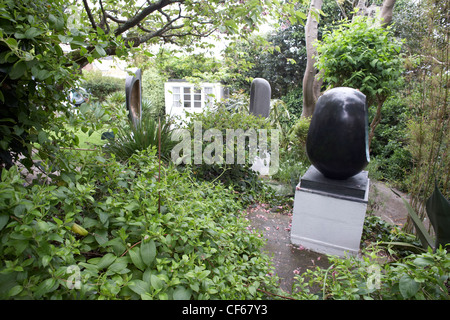 Das Barbara Hepworth Museum and Sculpture Garden. In Wakefield 1903 und ausgebildet an der Leeds School of Art, geboren Hepworth Stockfoto