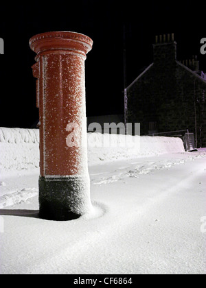 Schneebedeckte Briefkasten am Lerwick auf den Shetland. Stockfoto