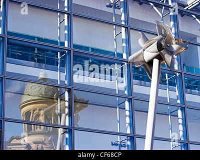 Windmühlen in Exchange Square in Manchester. Stockfoto