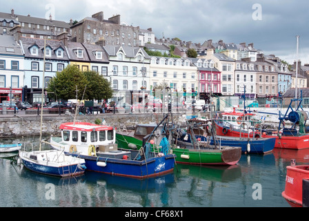 Irland, Cobh Angelboote/Fischerboote vertäut im Innenhafen Stockfoto