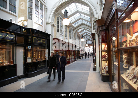 Innenansicht der Burlington Arcade in Piccadilly. Stockfoto