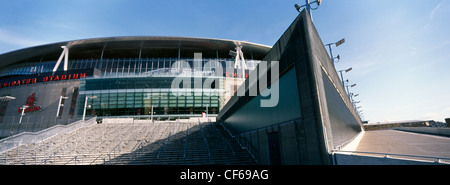 Außenansicht des Emirates Stadium, die Heimat von Arsenal Football Club. Im Juli 2006 eröffnet, wurde das Stadion gebaut b Stockfoto