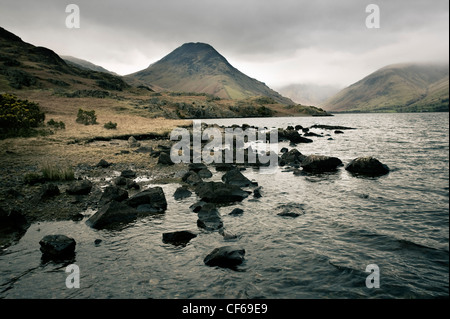 Ein Blick über Wastwater im Lake District. Wastwater ist der tiefste See Englands und liegt am Fuße des höchsten Moun Englands Stockfoto